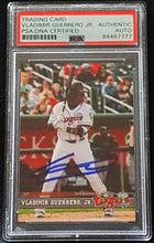 Load image into Gallery viewer, Topps Finest Trading Card Vladimir Guerrero signed auto PSA / DNA Rookie RC
